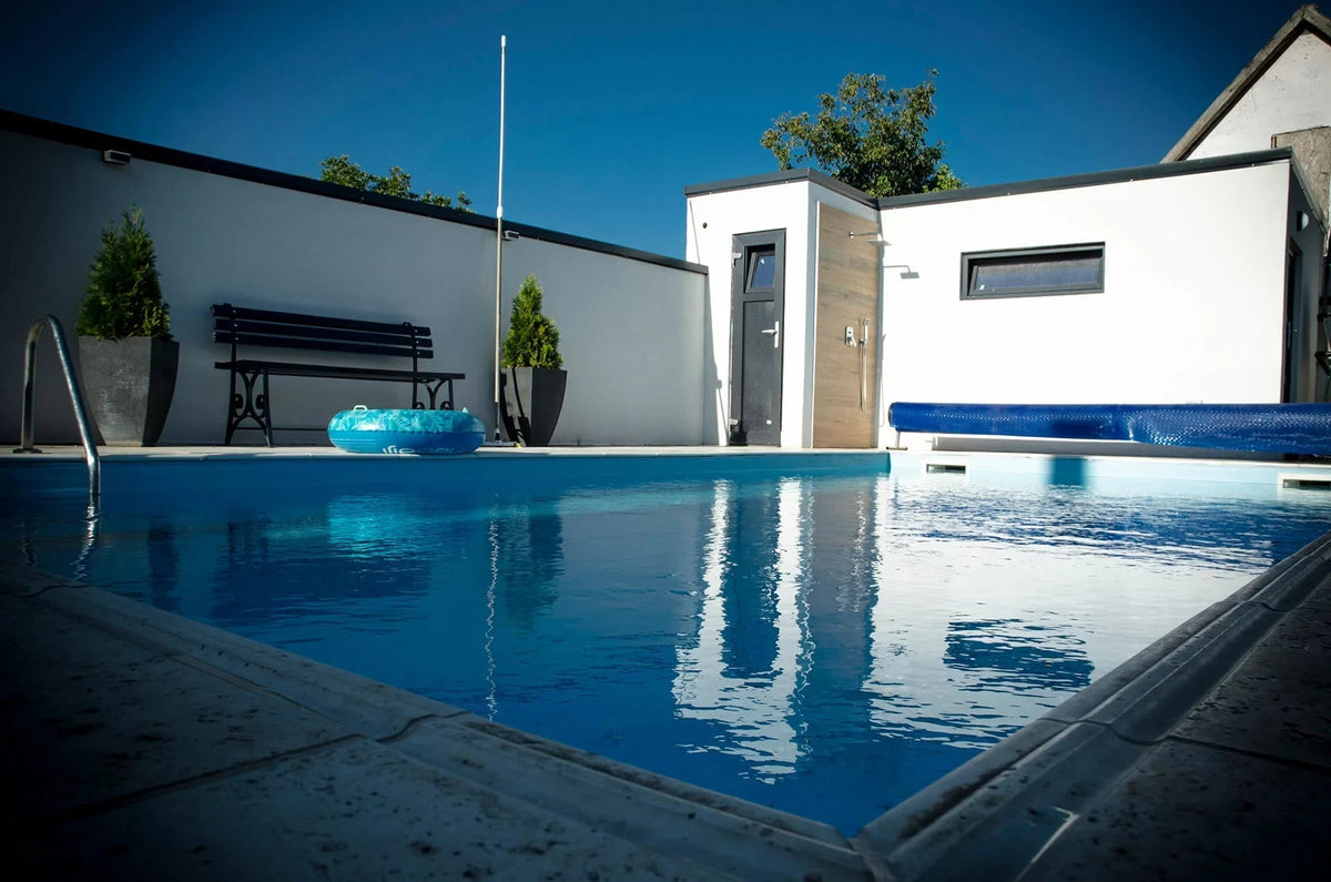 Piscină cu electroliză