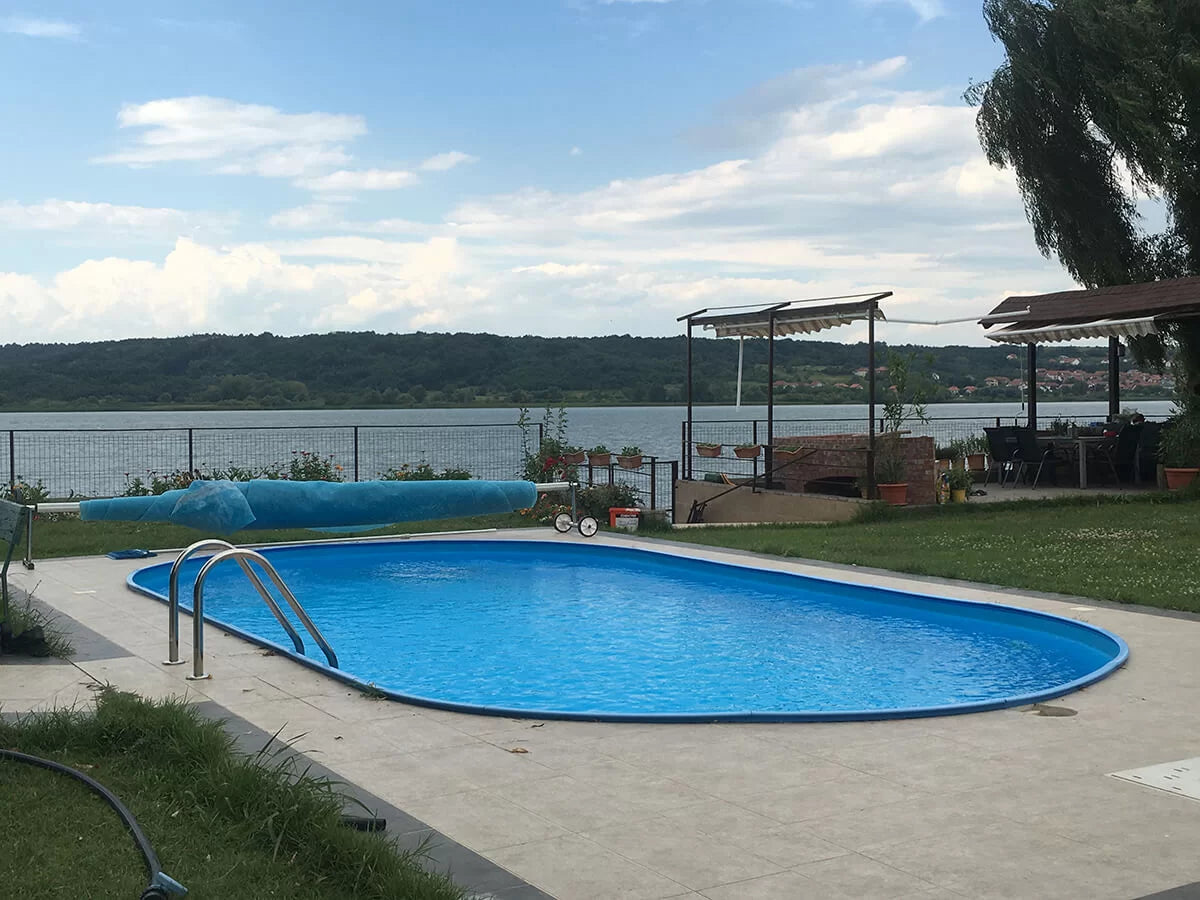 Piscină cu structură metalică
