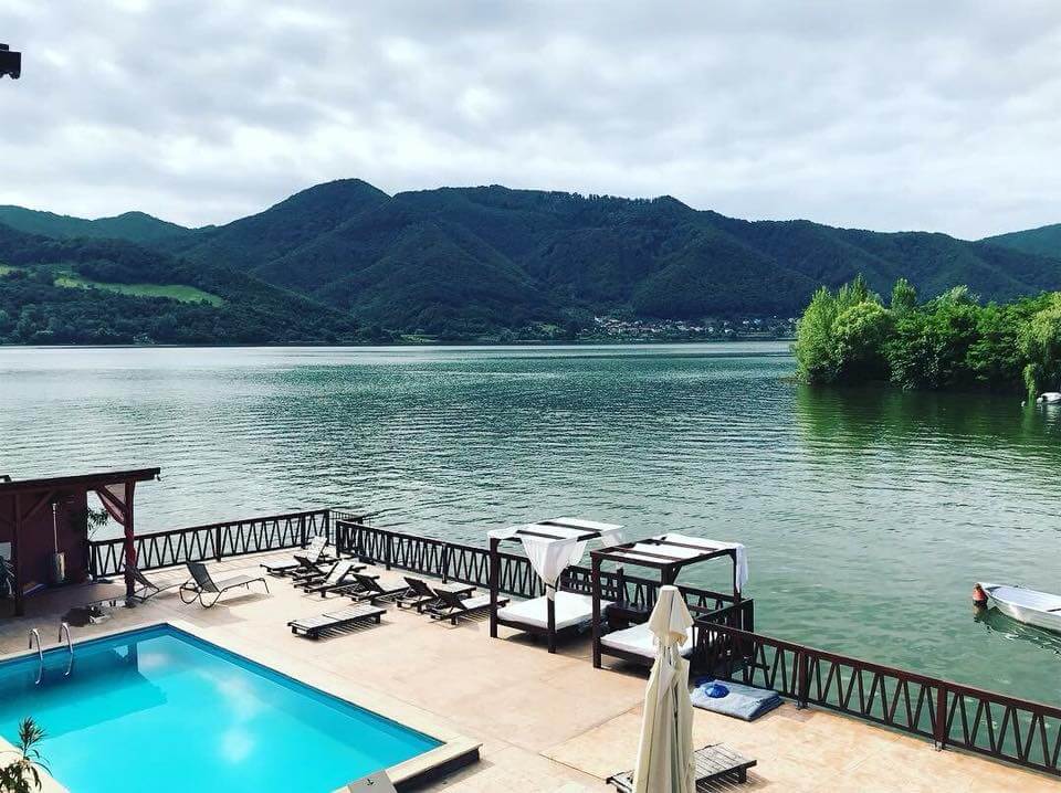 Piscină de agrement