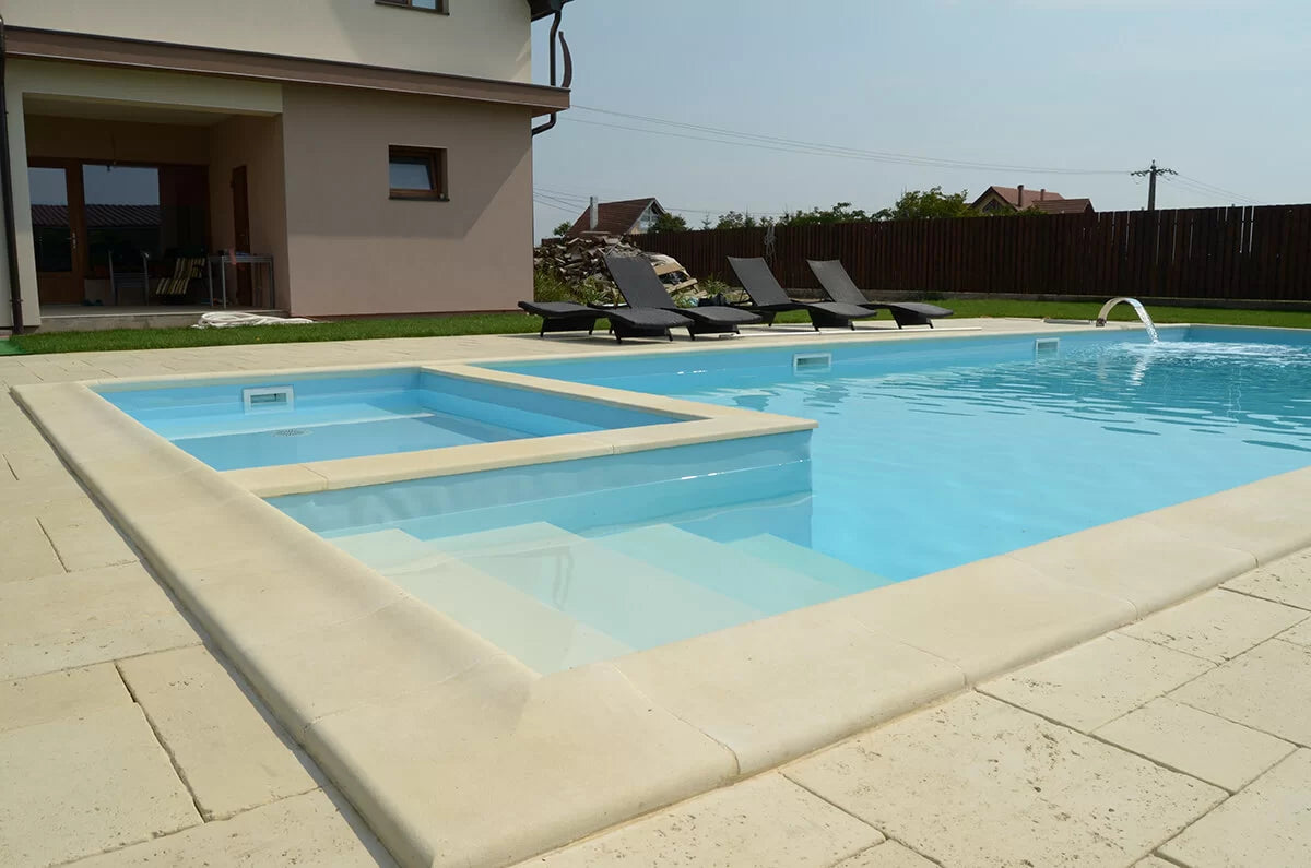 Piscină familială cu bazin pentru copii
