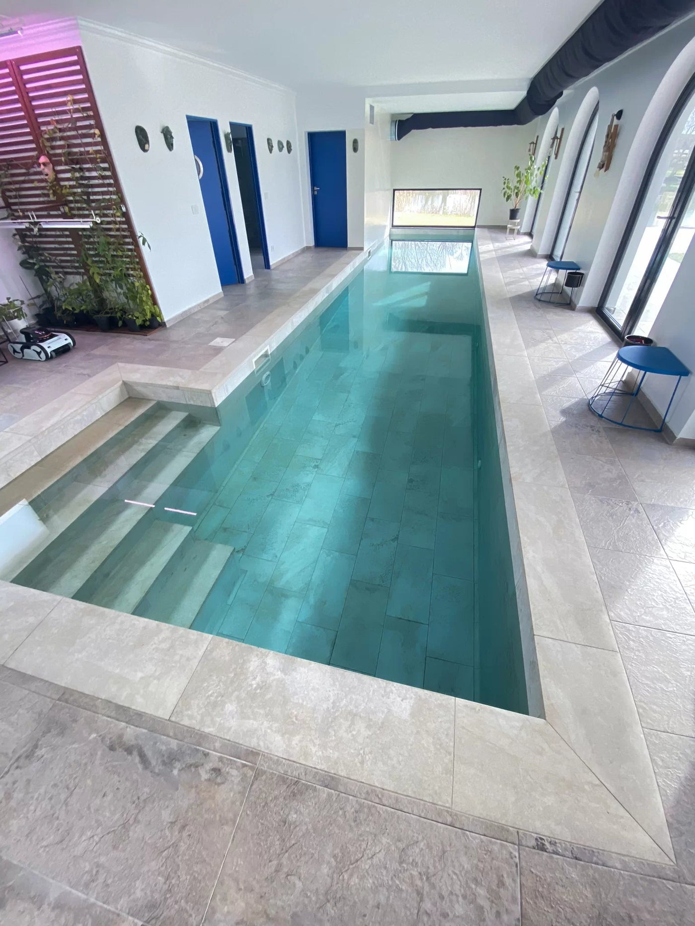 Piscină cu finisaj din gresie