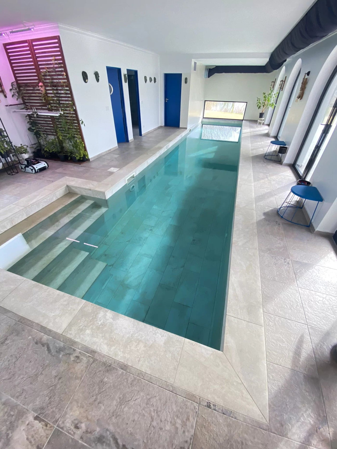 Piscină cu finisaj din gresie