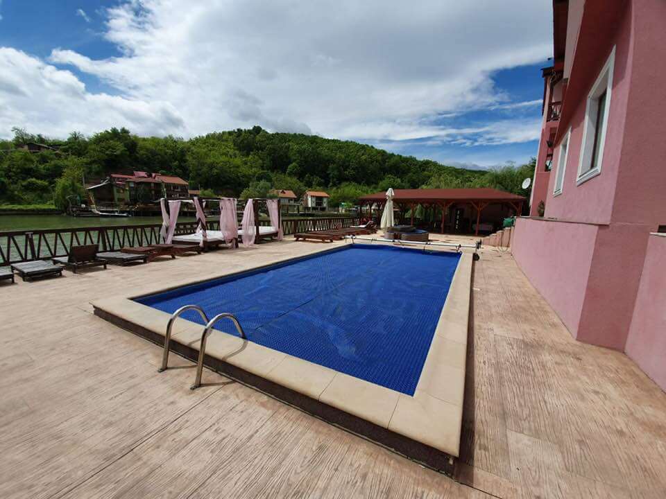 Piscină de agrement