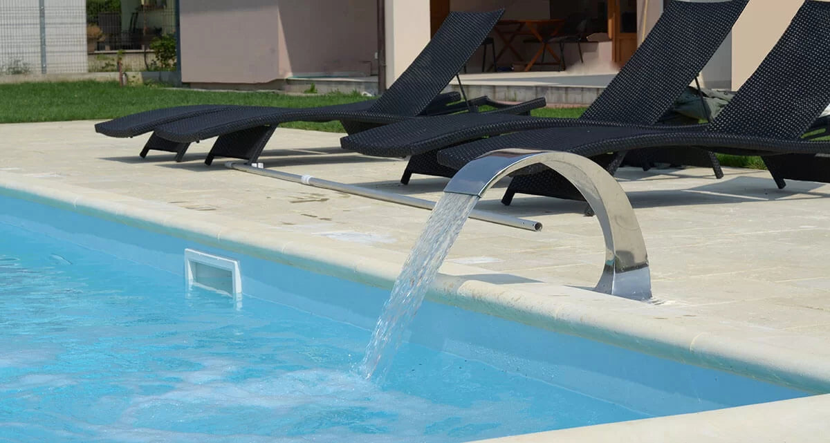 Piscină familială cu bazin pentru copii