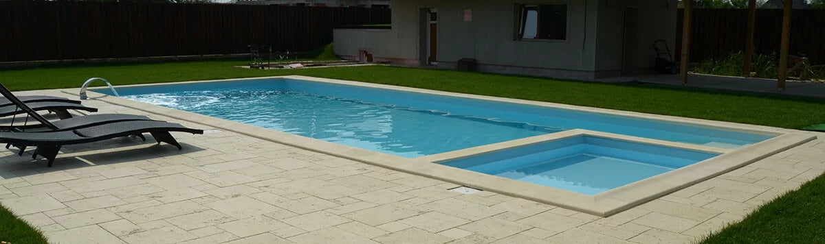 Piscină familială cu bazin pentru copii