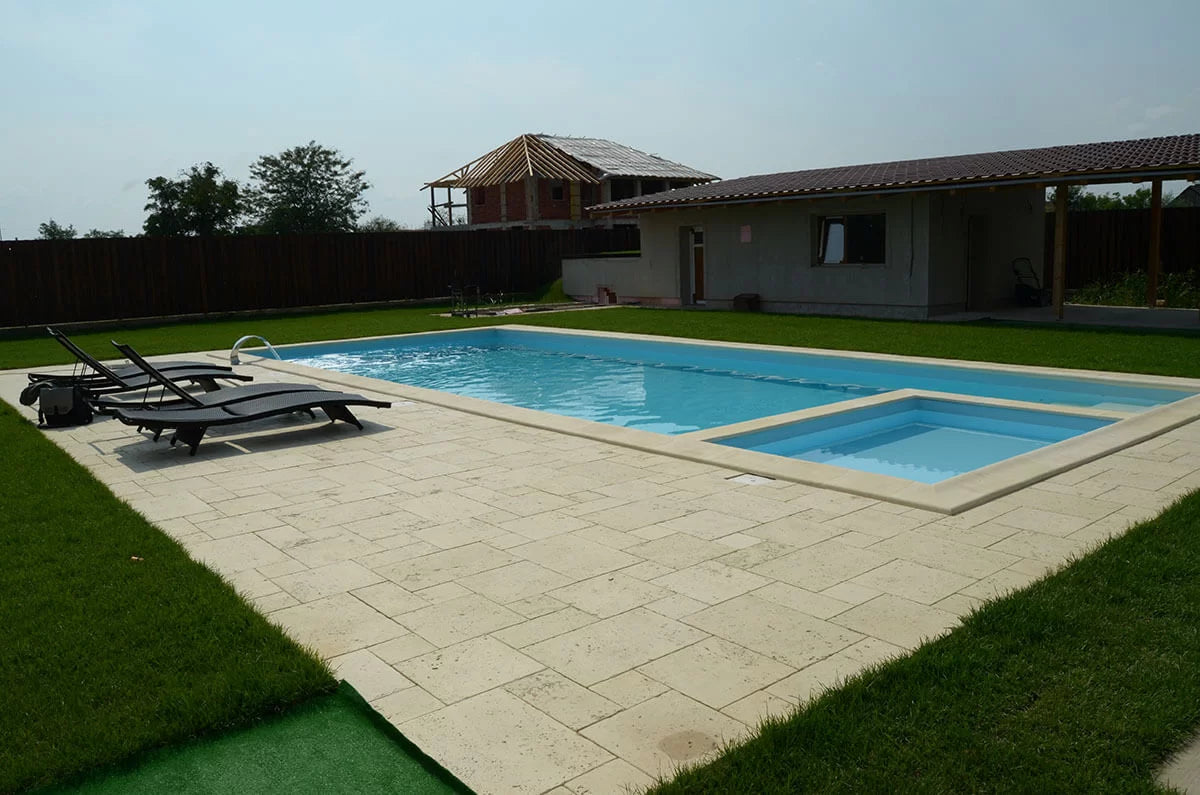 Piscină familială cu bazin pentru copii