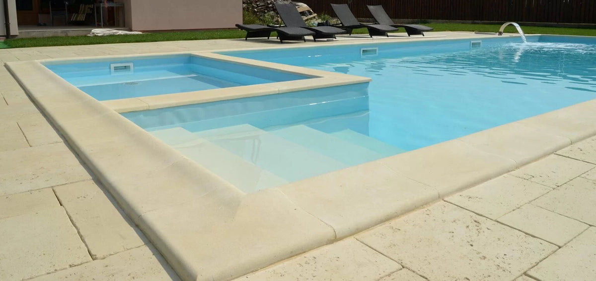 Piscină familială cu bazin pentru copii