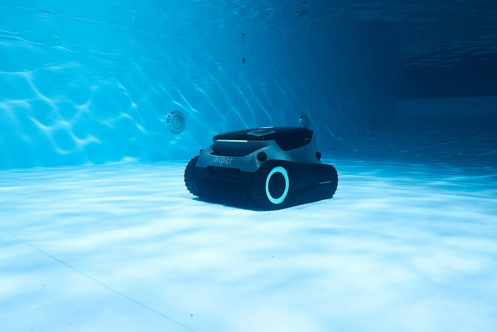 Robot automat de curățare pentru piscină